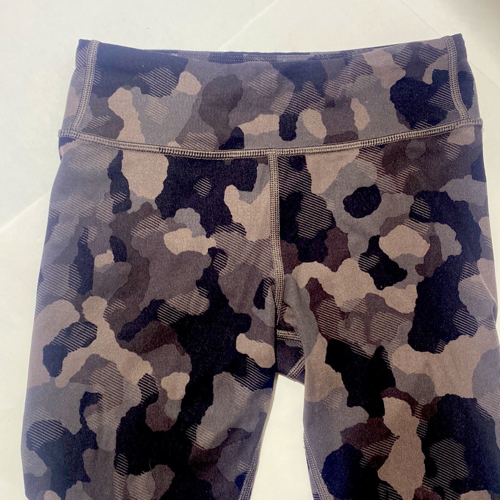 Athleta Girl Camouflage Chit Chat Leggings Size M (8-10) Style #866388